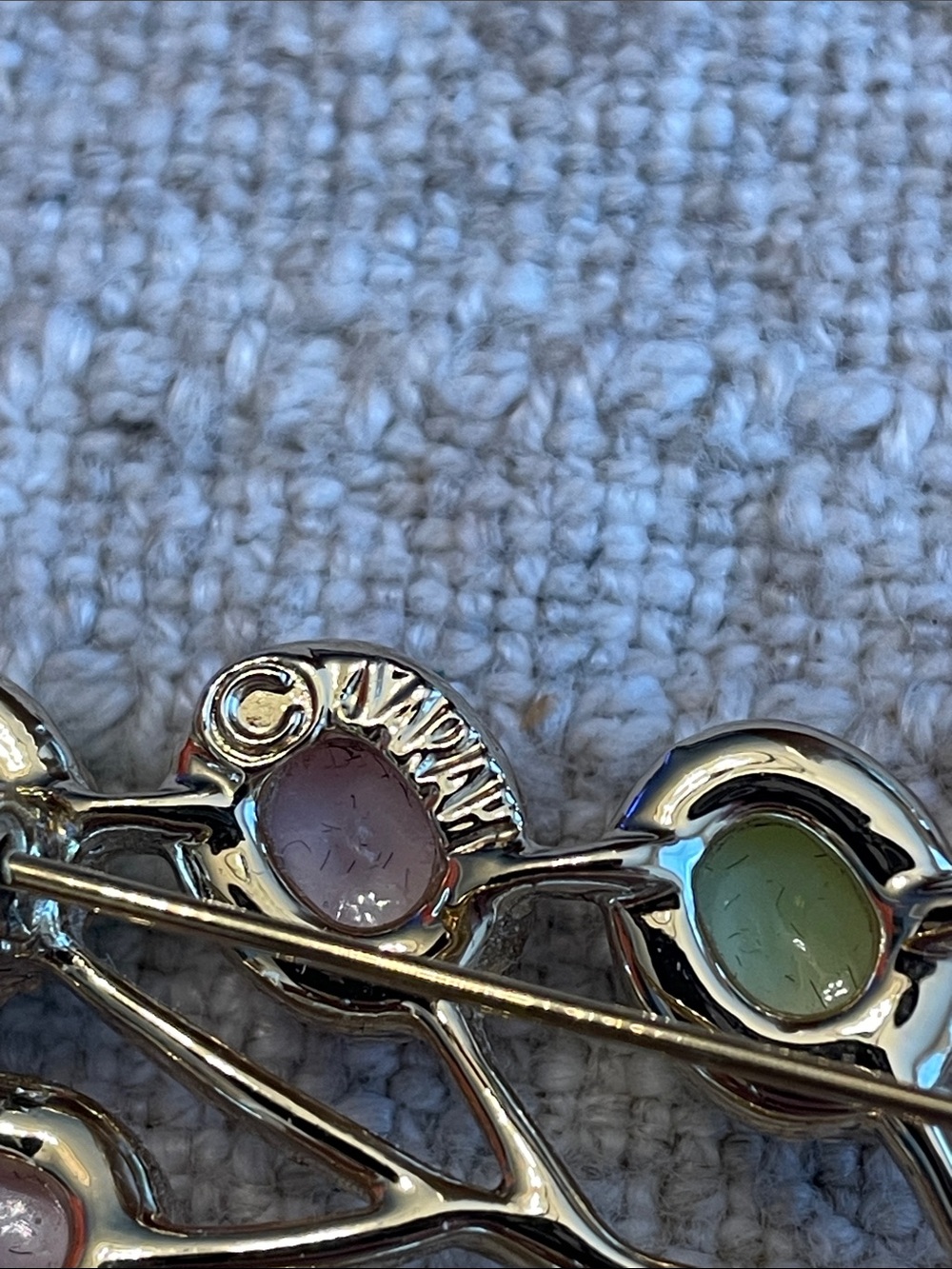 Sarah Coventry brooch and earrings set - Picture 5 of 7